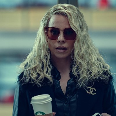 Billie Piper wearing sunglasses and carrying a takeaway drink in Netflix film Scoop
